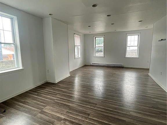 3rd image of 551 Sumner Ct