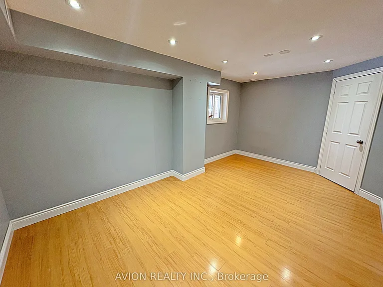 91 Ridgeway Ct #LOWER — Photo 9