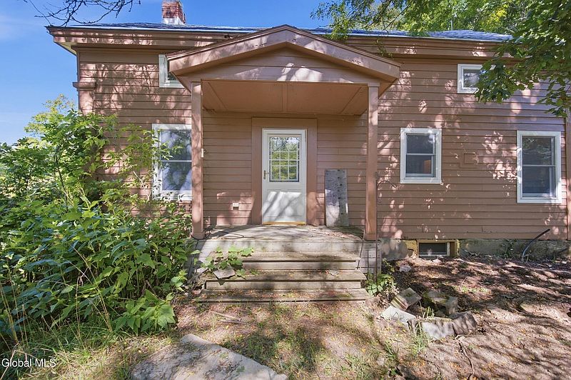 5th image of 674 Dunbar Road