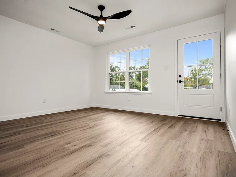 113 Locker Ct — Photo 5