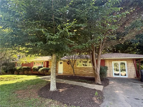 208 Harris Ave, Elkin, NC 28621