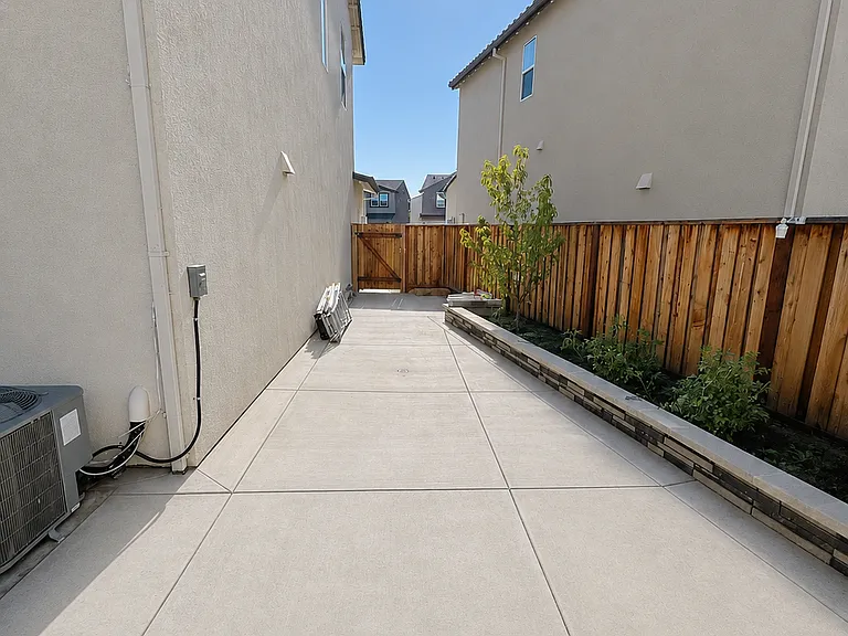 1889 Gordon Hammond Pl — Photo 22