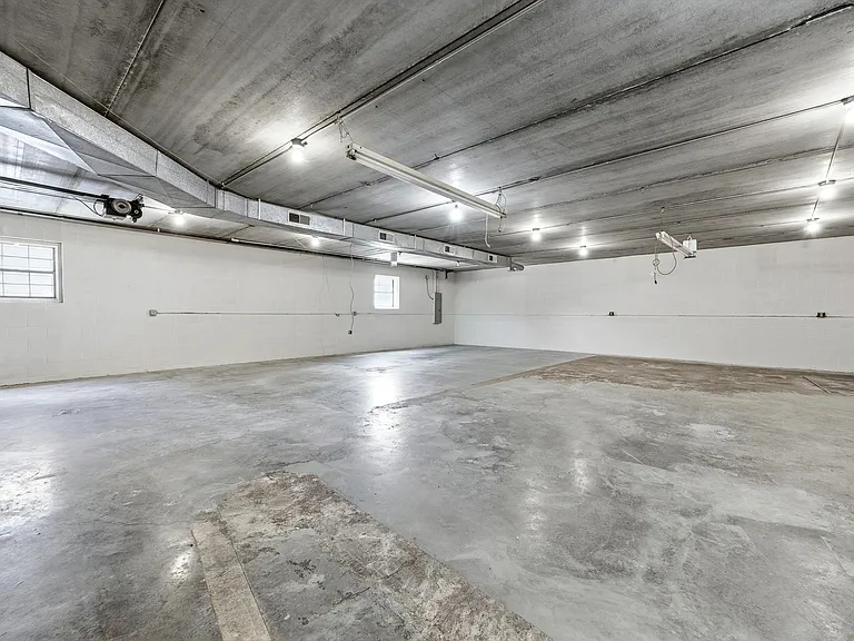 306 Orlando Ave — Photo 18
