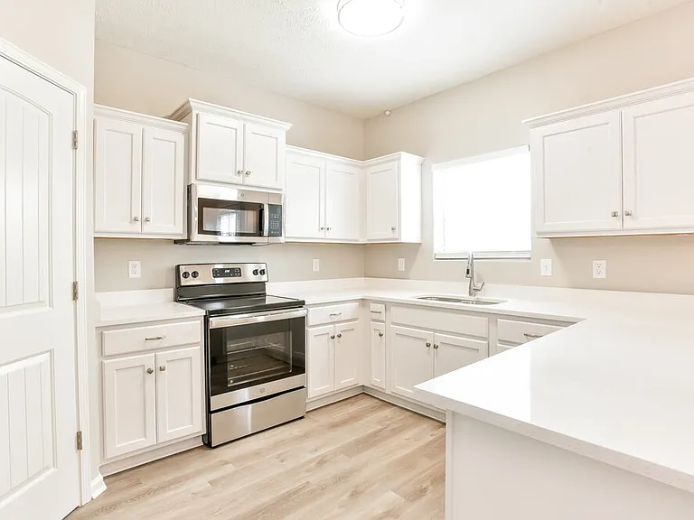 1631 Sunray Dr — Photo 8