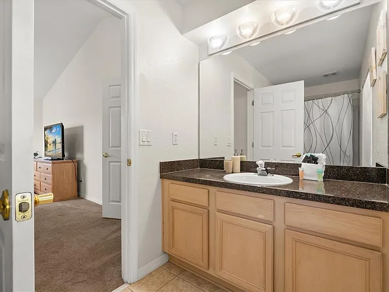 526 Windsor Pl — Photo 19