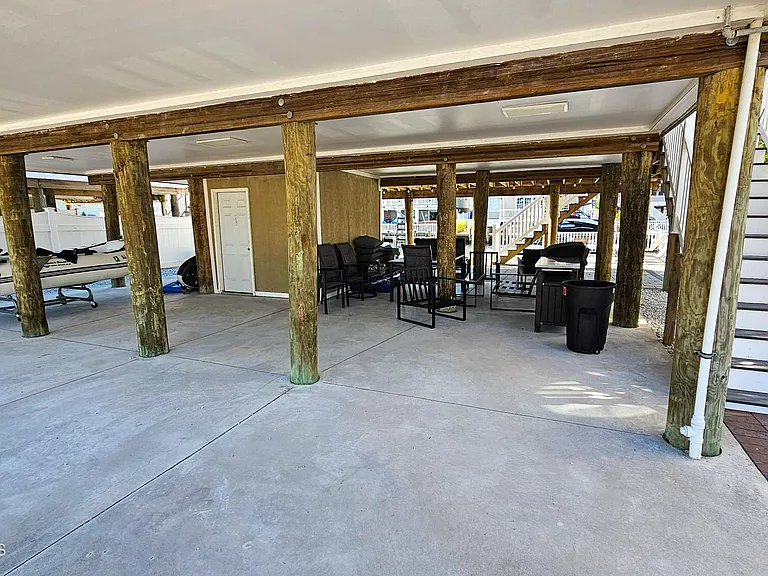 52 Nancy Dr — Photo 2