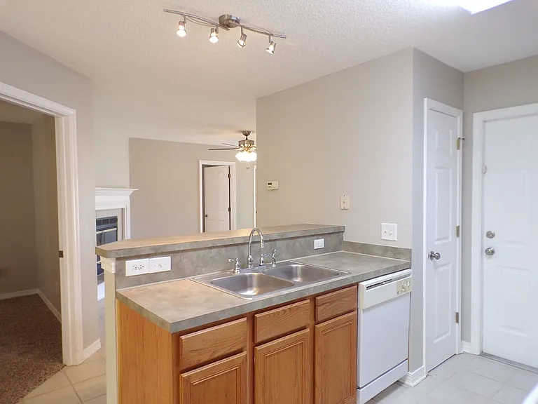 10608 Wilderness Ln — Photo 4