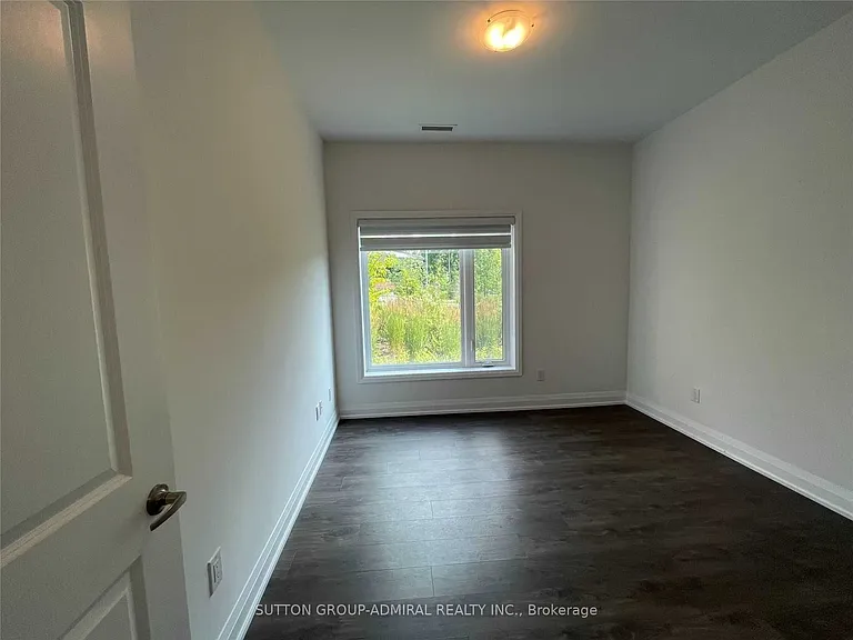 64 Queen St S #G3 — Photo 22