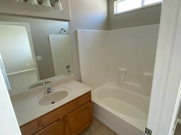 1140 York Dr — Photo 11