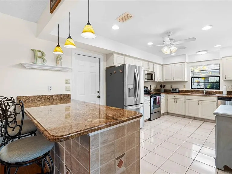 1415 Langley Dr — Photo 17