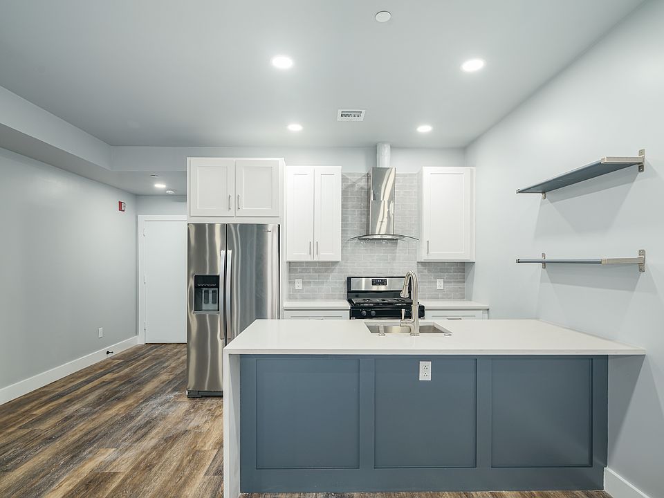 1st image of 342 W Queen Ln #6