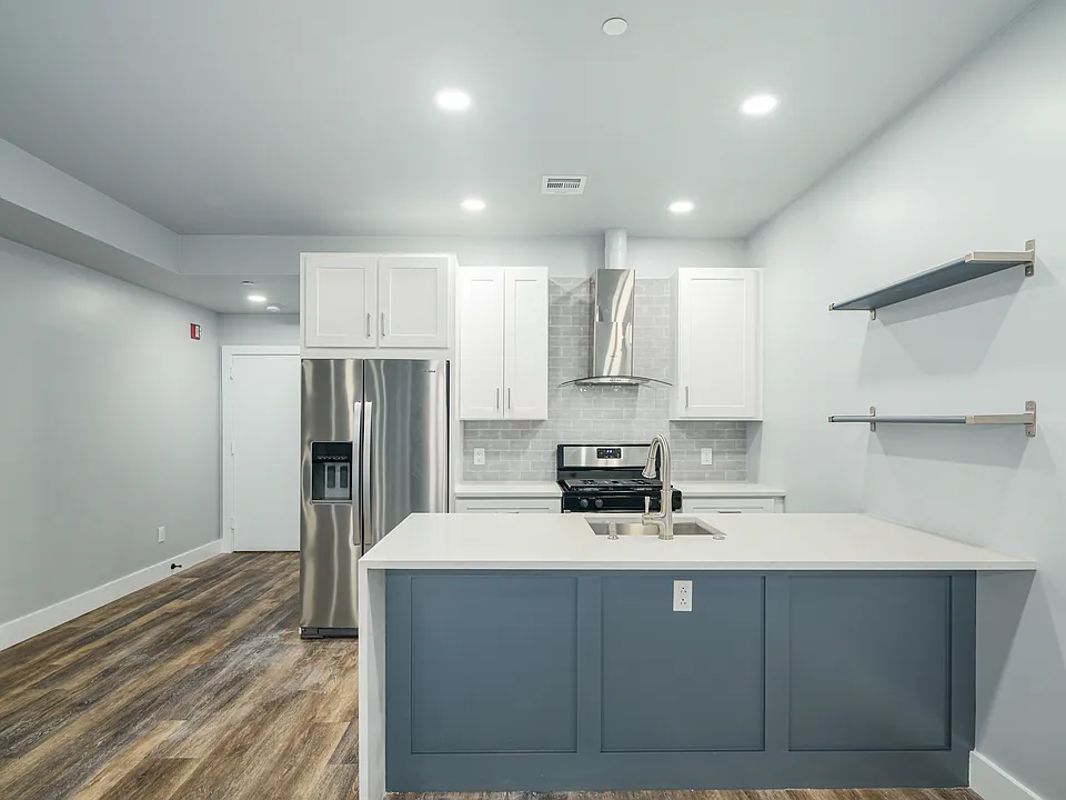 342 W Queen Ln #6