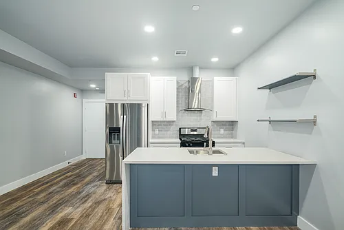 342 W Queen Ln Photo 1