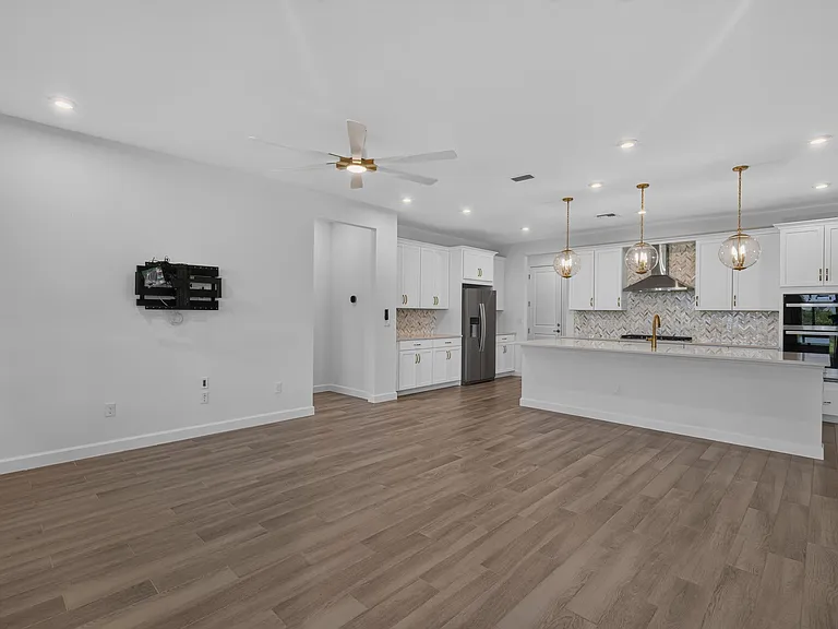 13621 SW Bally Dr — Photo 23