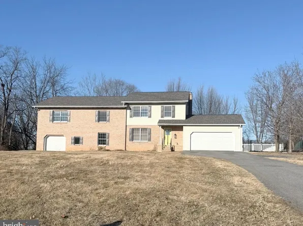 805 Antrim Ln, Greencastle, PA 17225