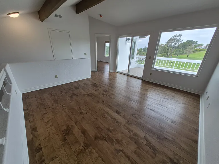 Loft has access to the newly rebuild balcony for more stunning views.