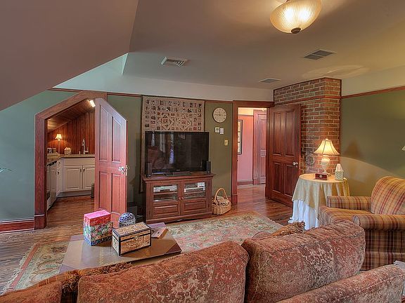 Media room w/demi kitchen