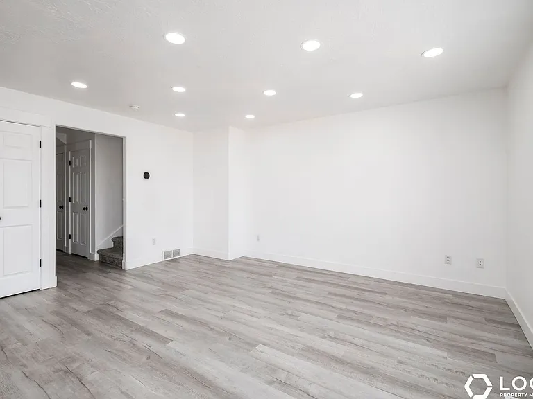 1212 S 1410 E — Photo 8