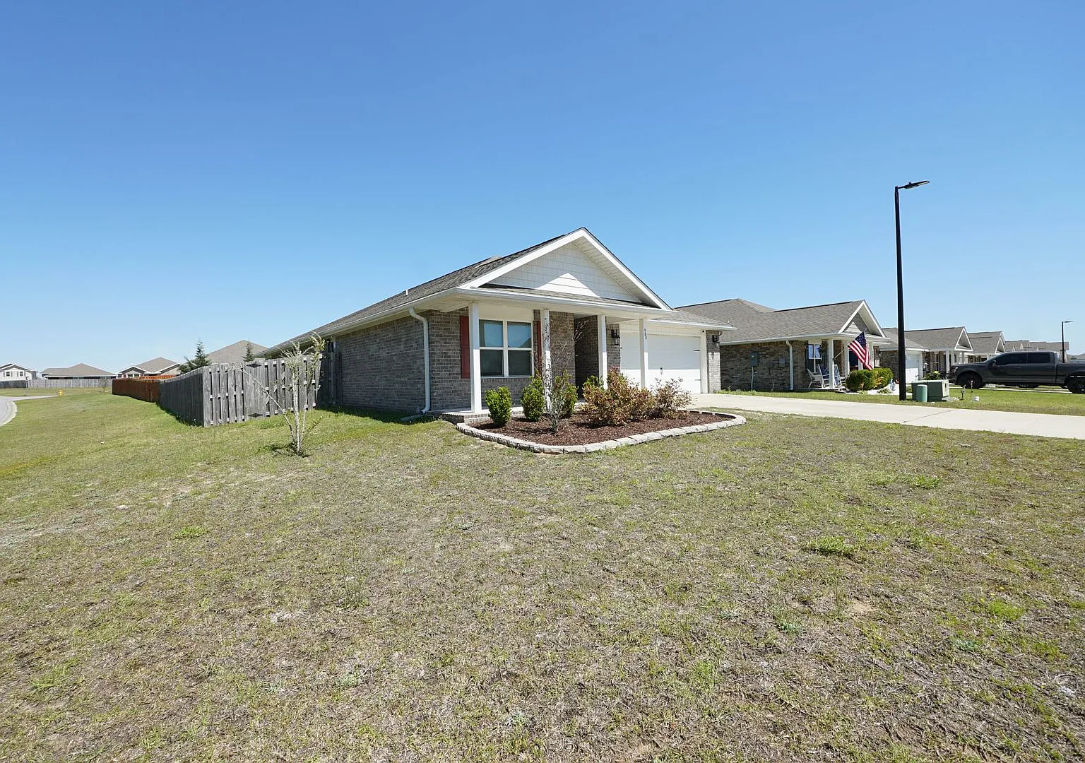 Central Crestview Location — Photo 3