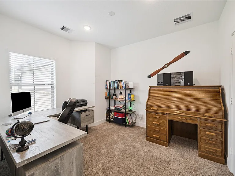 1600 Portia Ln — Photo 14