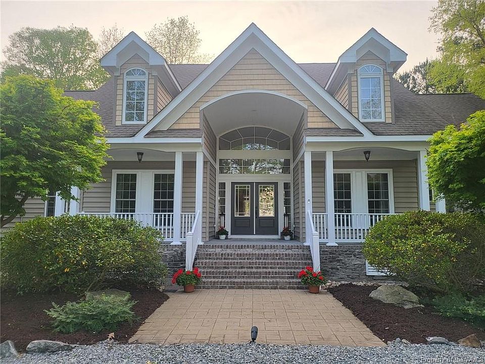 1st image of 116 Kings Grant Dr