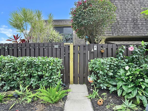 2nd image of 2949 SW 22nd Cir #27-D