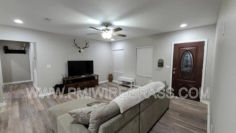 3 bed, 2.0 bath, 1416 sqft, $1,620 — Photo 3