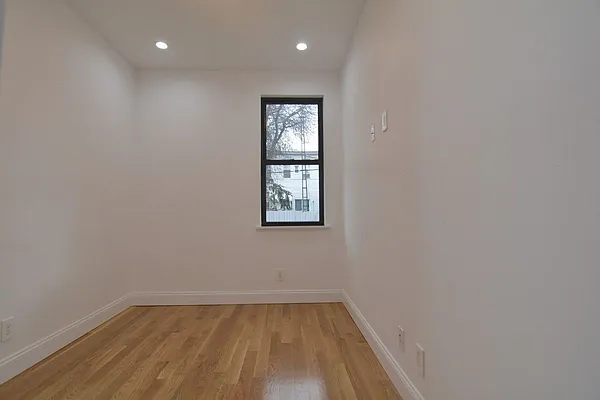 Rented by EXR | media 18