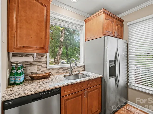 1109 E Morehead St APT 5, Charlotte, NC 28204