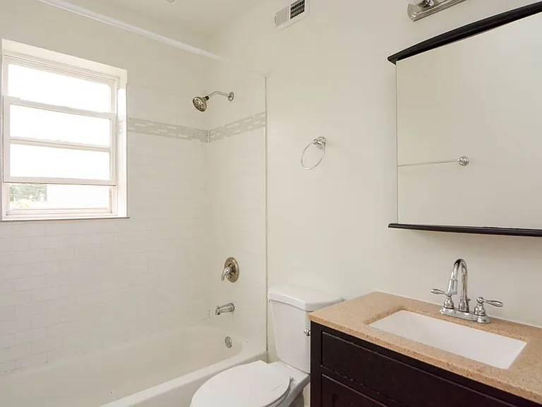 4804 N Avers Ave #202 — Photo 16