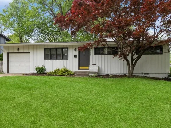 7939 Falmouth St, Prairie Village, KS 66208