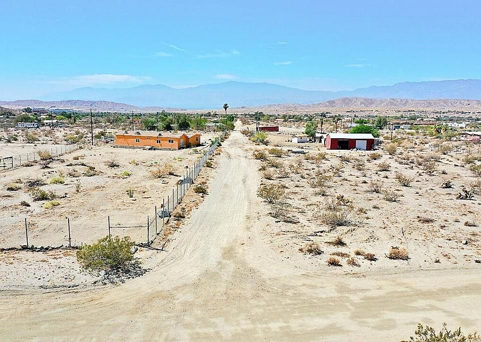 2nd image of 17115 Aqueduct Rd