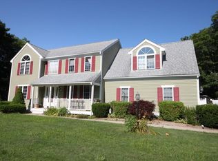 33 Country Club Ln, East Falmouth, MA 02536