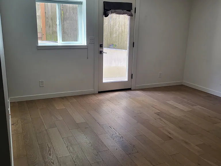 6512 48th Ave NE — Photo 2