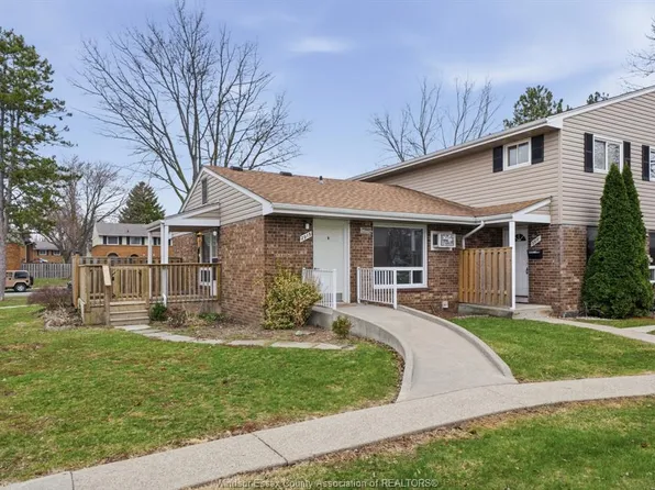 2915 Meadowbrook Ln #10, Windsor, ON N8T 3C4