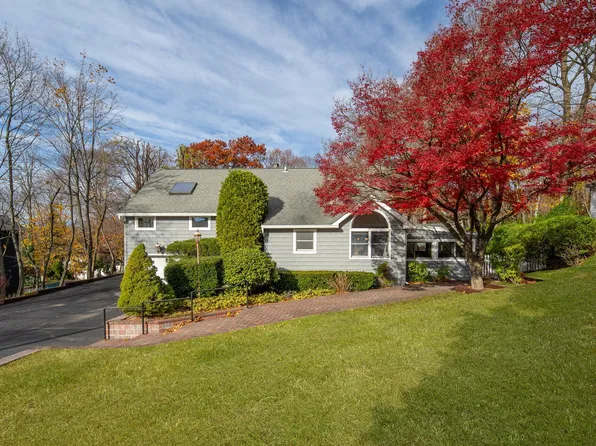 25 Maple Hill Road, Huntington, NY 11743