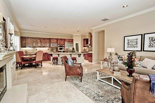 4th image of 301 Culet Dr