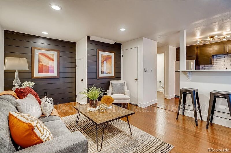 1st image of 1349 N Race St APT 6