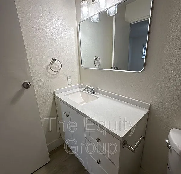 2113 W Inyo Ave — Photo 10