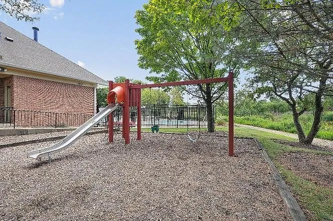 101 Thistle Ct — Photo 13