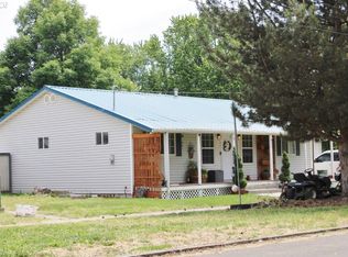 335 N 4th St, Athena, OR 97813