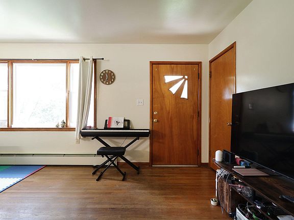 3rd image of 1455 Ash Ave