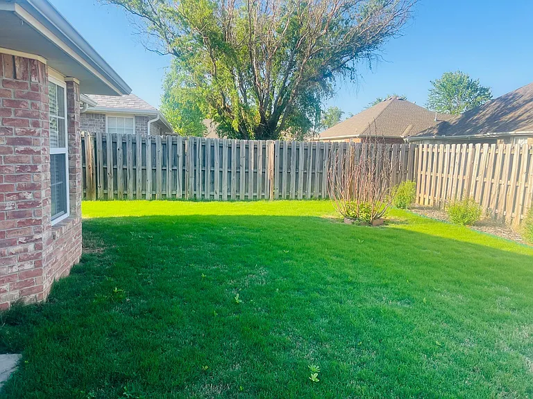 6005 S 39th Pl — Photo 16