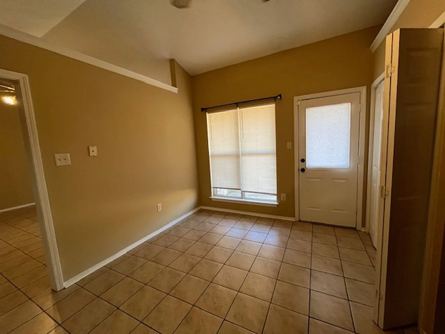 Renovated 3 Bedroom 2 Bath Home with 2 Car Garage for Rent!! — Photo 4
