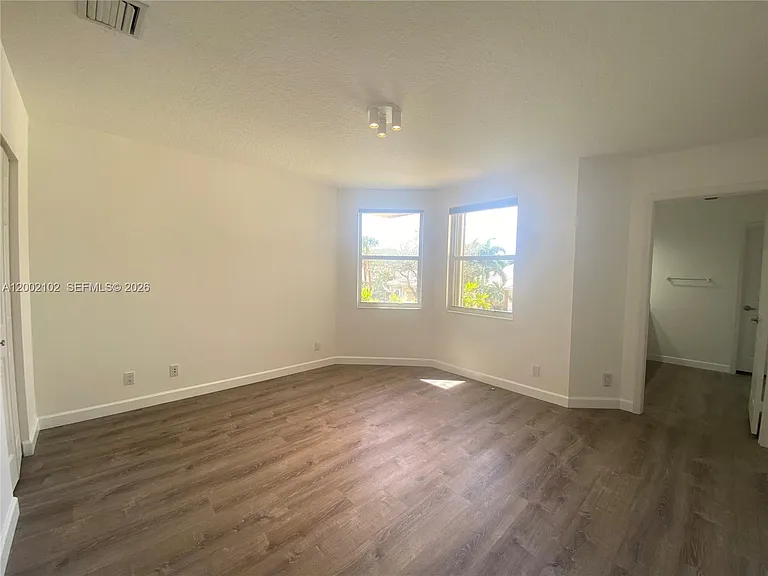 2486 Bay Isle Dr — Photo 33