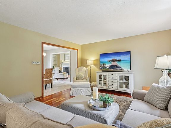 3rd image of 8771 Suncrest Dr