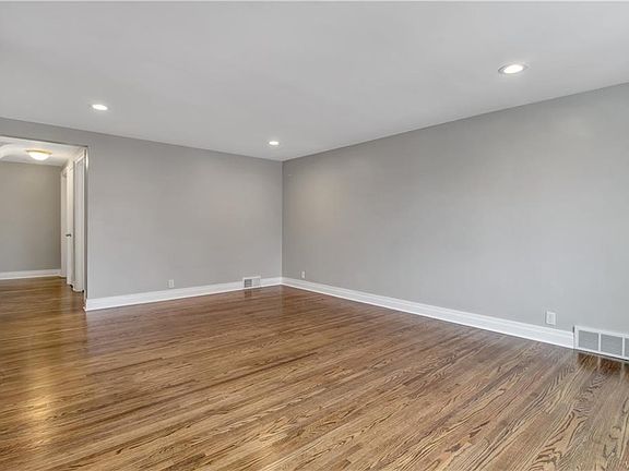 5th image of 222 Hampton Pkwy