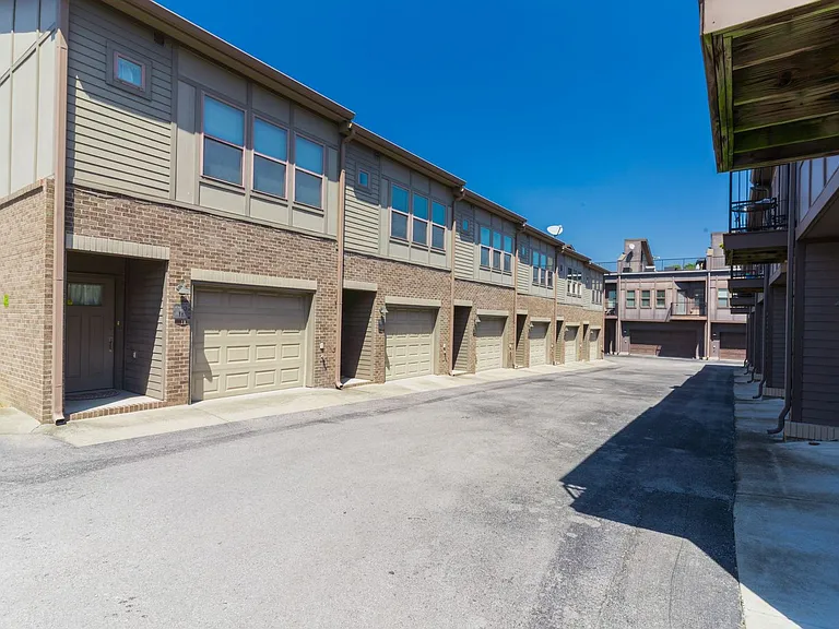 600 Garfield St #12 — Photo 2