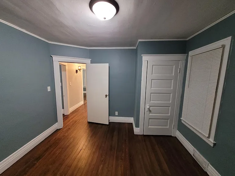 4212 Seneca St — Photo 17