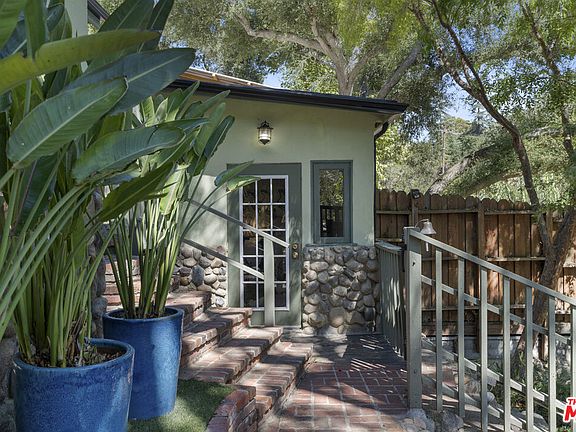 3rd image of 1367 Oakwood Dr